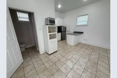 5201 Leeland Street #B, Houston, TX 77023 - Photo 7