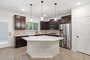 8663 Cedardale Park Dr, Houston, TX 77063 - Photo 9
