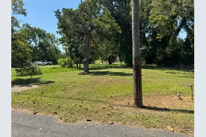 605 N Outlar Street, Wharton, TX 77488 - Photo 1