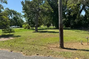 605 N Outlar St, Wharton, TX 77488 - Photo 1