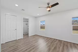 5962 Ridgeway Dr, Houston, TX 77033 - Photo 9