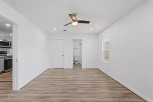 5962 Ridgeway Dr, Houston, TX 77033 - Photo 9