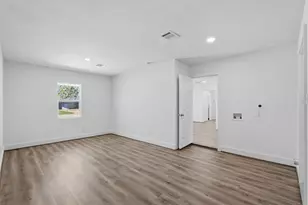 5962 Ridgeway Dr, Houston, TX 77033 - Photo 17