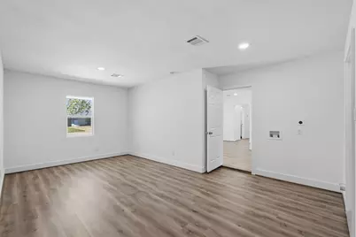5962 Ridgeway Drive, Houston, TX 77033 - Photo 17