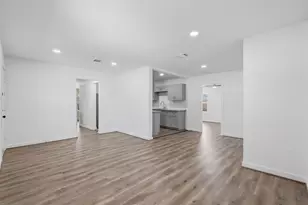 5962 Ridgeway Dr, Houston, TX 77033 - Photo 3