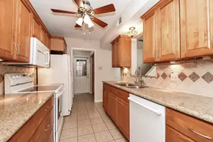 13931 Hollowgreen Dr, Houston, TX 77082 - Photo 9