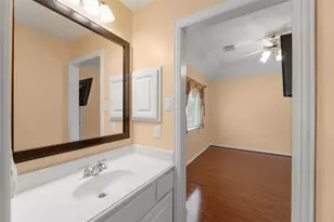 2407 Royal Palm Ct, League City, TX 77573 - Photo 35