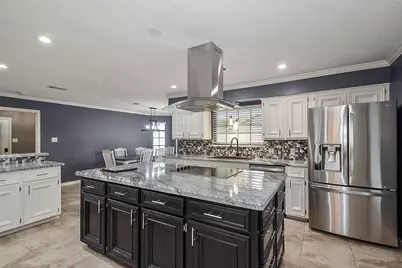 3838 Hansen Drive, Dickinson, TX 77539 - Photo 9