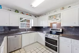 186 Poinsettia St, Bridge City, TX 77611 - Photo 9