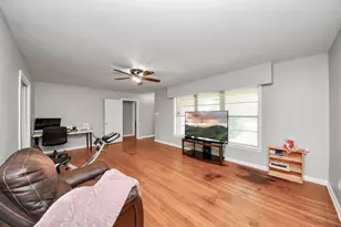 2601 Holly St, Liberty, TX 77575 - Photo 9
