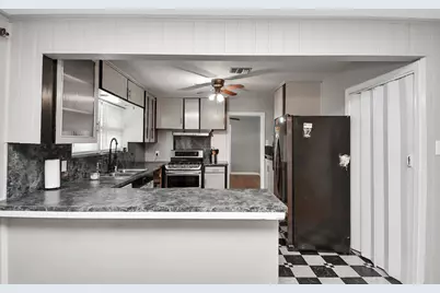 2601 Holly Street, Liberty, TX 77575 - Photo 3