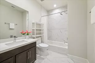 8534 Madeleine Rose Ln, Houston, TX 77055 - Photo 11