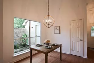 2002 Creekshire Dr, Sugar Land, TX 77478 - Photo 9