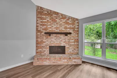 106 N Woodstock Circle Drive, The Woodlands, TX 77381 - Photo 13