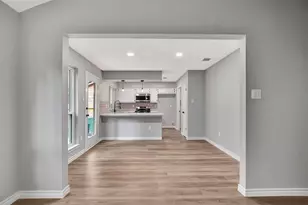 106 N Woodstock Cir Dr, The Woodlands, TX 77381 - Photo 15