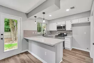 106 N Woodstock Cir Dr, The Woodlands, TX 77381 - Photo 19