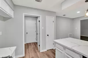 106 N Woodstock Cir Dr, The Woodlands, TX 77381 - Photo 23