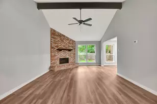 106 N Woodstock Cir Dr, The Woodlands, TX 77381 - Photo 9