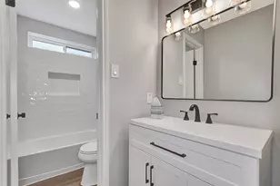 106 N Woodstock Cir Dr, The Woodlands, TX 77381 - Photo 33