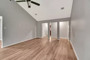106 N Woodstock Cir Dr, The Woodlands, TX 77381 - Photo 11