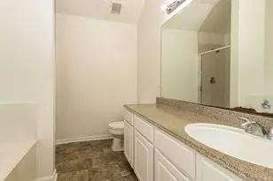 1711 Rock Ridge Dr, Houston, TX 77049 - Photo 9
