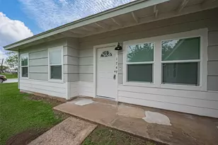 1739 W 5th St, Freeport, TX 77541 - Photo 3