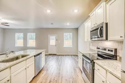 8214 Sunberry Shadow Drive, Houston, TX 77016 - Photo 9