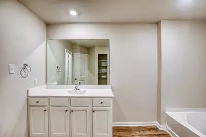 8214 Sunberry Shadow Drive, Houston, TX 77016 - Photo 13