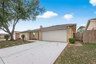 10006 Towne Tower Ln, Sugar Land, TX 77498 - Photo 3