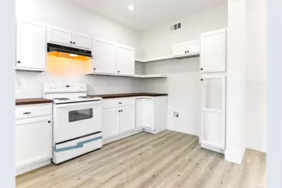 1014 Humphrey Avenue, Palacios, TX 77465 - Photo 15