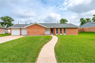 414 N Yaupon Street, Richwood, TX 77531 - Photo 1