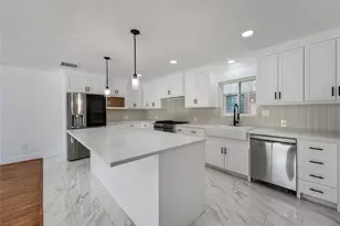 4525 Kingfisher Dr, Houston, TX 77035 - Photo 5