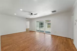 4525 Kingfisher Dr, Houston, TX 77035 - Photo 11