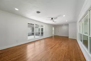 4525 Kingfisher Dr, Houston, TX 77035 - Photo 13