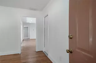 4525 Kingfisher Dr, Houston, TX 77035 - Photo 17