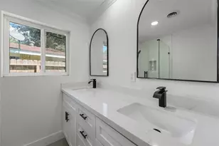 4525 Kingfisher Dr, Houston, TX 77035 - Photo 25