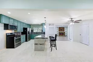 301 Meadow Ln, Hitchcock, TX 77563 - Photo 9