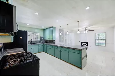 301 Meadow Lane, Hitchcock, TX 77563 - Photo 15