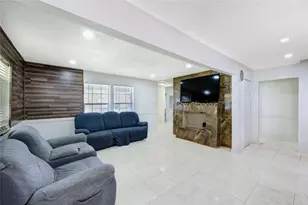 301 Meadow Ln, Hitchcock, TX 77563 - Photo 7