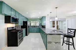 301 Meadow Ln, Hitchcock, TX 77563 - Photo 11