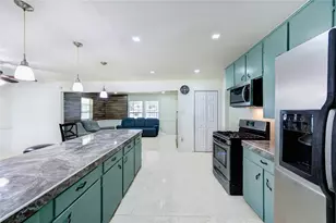 301 Meadow Ln, Hitchcock, TX 77563 - Photo 13