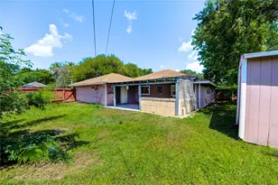 301 Meadow Ln, Hitchcock, TX 77563 - Photo 31