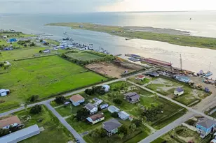 1215 Pickney Ave, Port Bolivar, TX 77650 - Photo 9