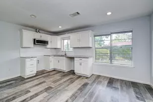 8406 Beechaven Rd, Houston, TX 77571 - Photo 13