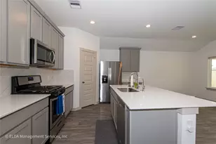 8038 Brahman Ln, Rosharon, TX 77583 - Photo 9