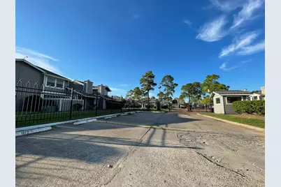 12250 Coppertree Lane, Houston, TX 77035 - Photo 17