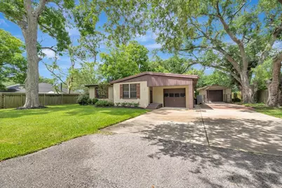 527 S Iowa Avenue, League City, TX 77573 - Photo 1