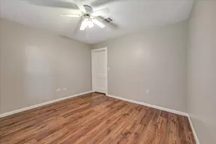 527 S Iowa Ave, League City, TX 77573 - Photo 19