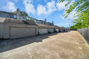 1059 Country Pl Dr, Houston, TX 77079 - Photo 47