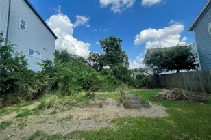 3718 Robertson St, Houston, TX 77009 - Photo 9